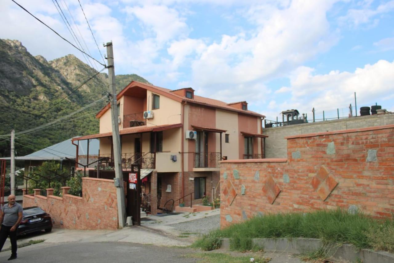 West Door Apartment Mtskheta Luaran gambar